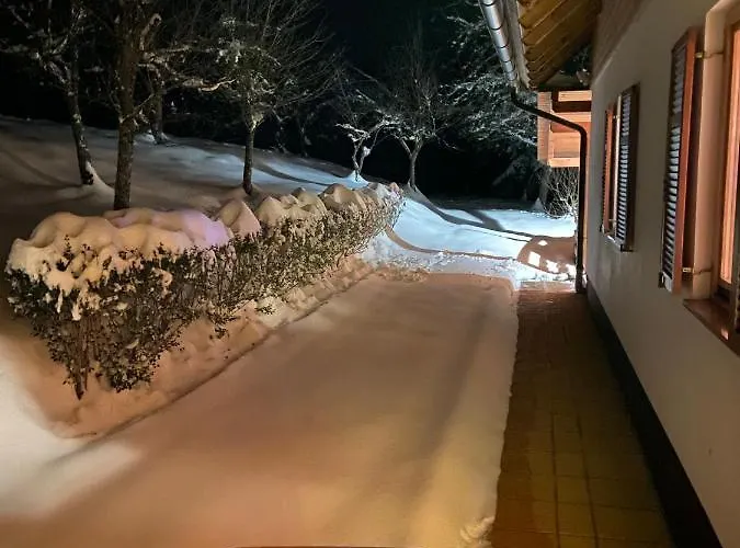 Tihovo بيت للعطل